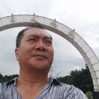 今天戒烟第二天,一直咬着口香糖、吃着瓜子,跟