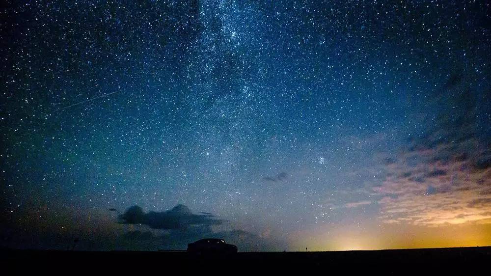 经典说说:似此星辰非昨夜,为谁风露立中宵