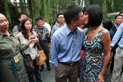 美国华裔前大使骆家辉被曝早已离婚!