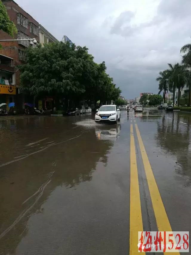 中午一场疾雨,致兴宁城区多处内涝!