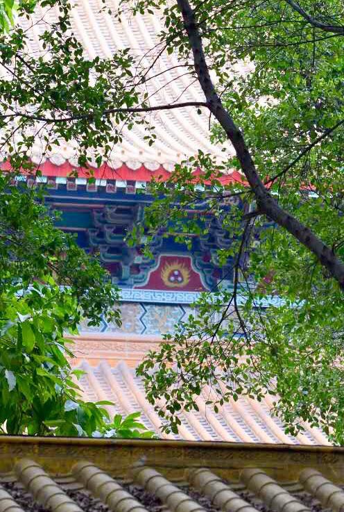 日丽瑶台,云飞画栋;香凝宝殿,乐奏钧天。--不