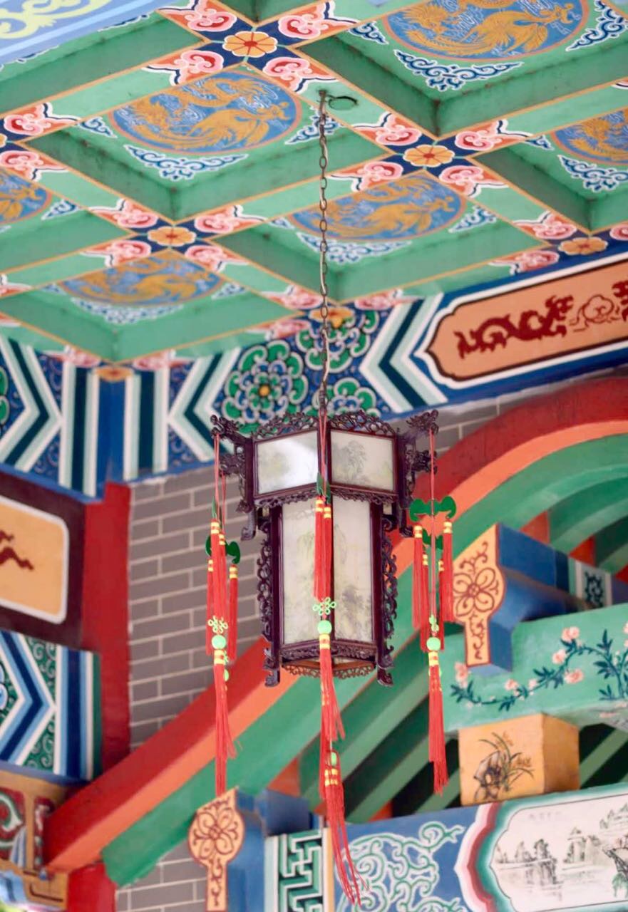 日丽瑶台,云飞画栋;香凝宝殿,乐奏钧天。--不