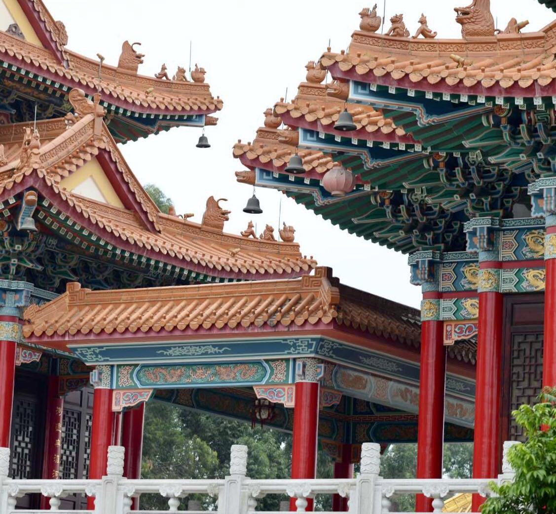 日丽瑶台,云飞画栋;香凝宝殿,乐奏钧天。--不