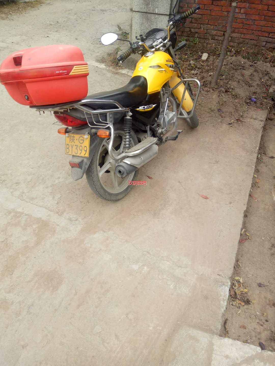 我出售一俩五羊本田,麾托车。150发动机。联系