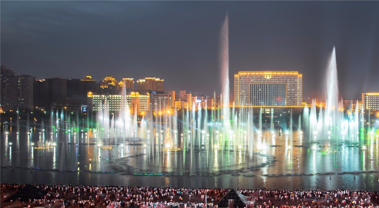 洛阳旅游景点介绍:开元湖音乐喷泉亚洲最大的综合音乐喷泉