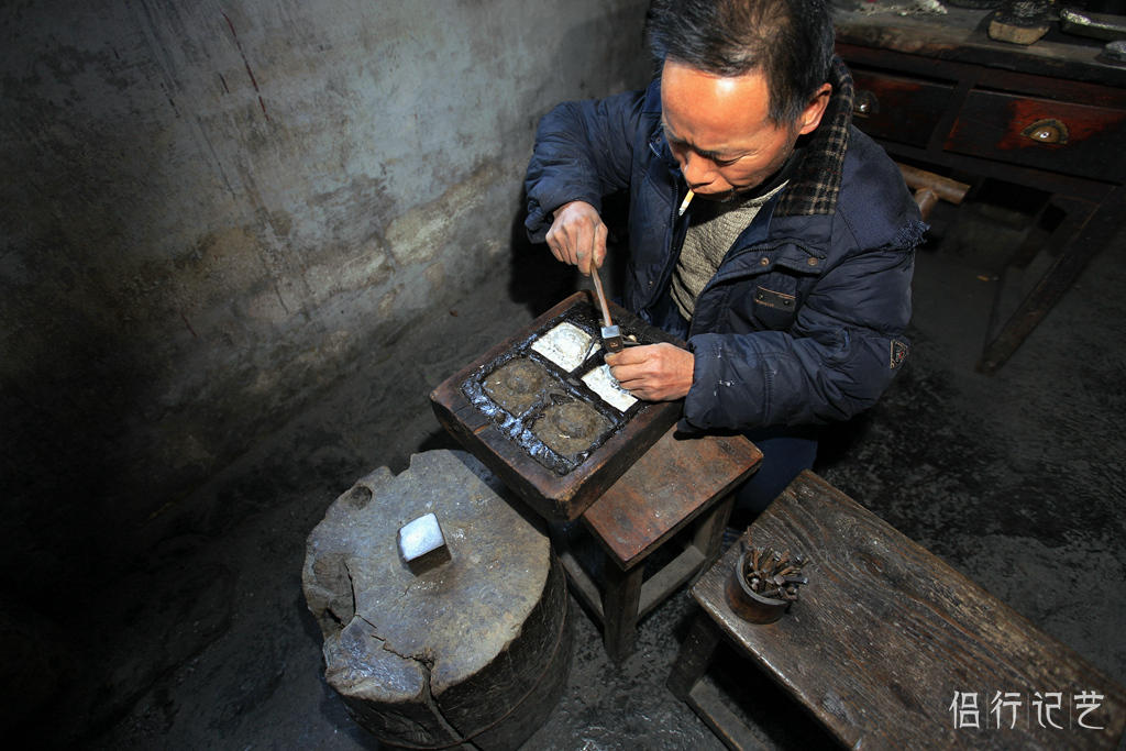 湘西苗银世家麻氏家族老银匠:麻茂庭