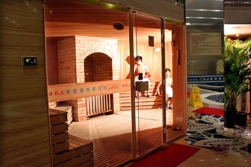 水疗是净桑必不可少的一环 这里水疗项目挺多的 有灌顶鸭嘴浴,芬兰浴