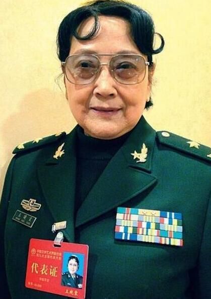 共和国史上最美女将军王晓棠 貌美赛过范冰冰