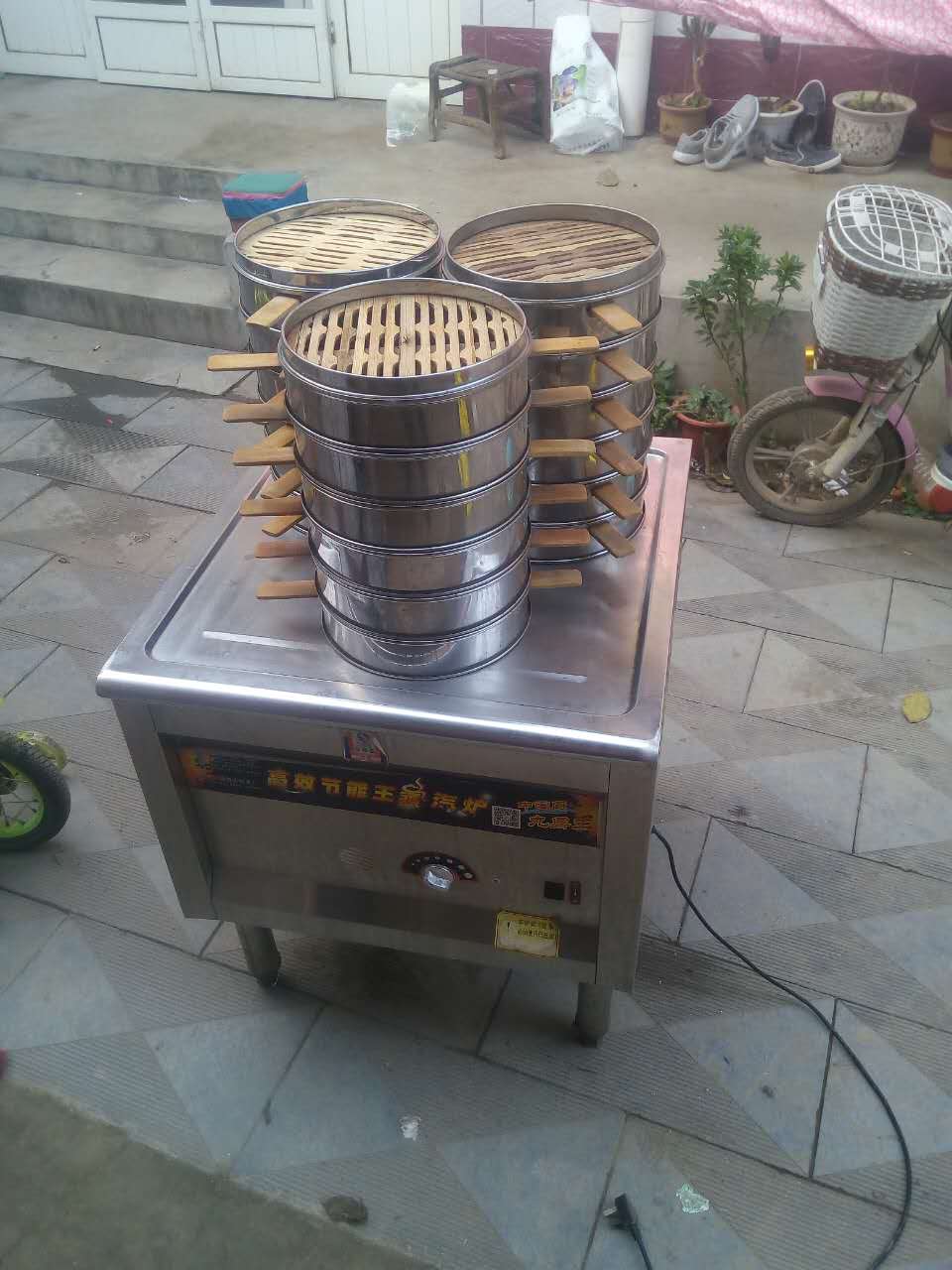 本人出售蒸包子用的蒸汽炉,四十个小笼屉,适合蒸小包子用,因接 微赞