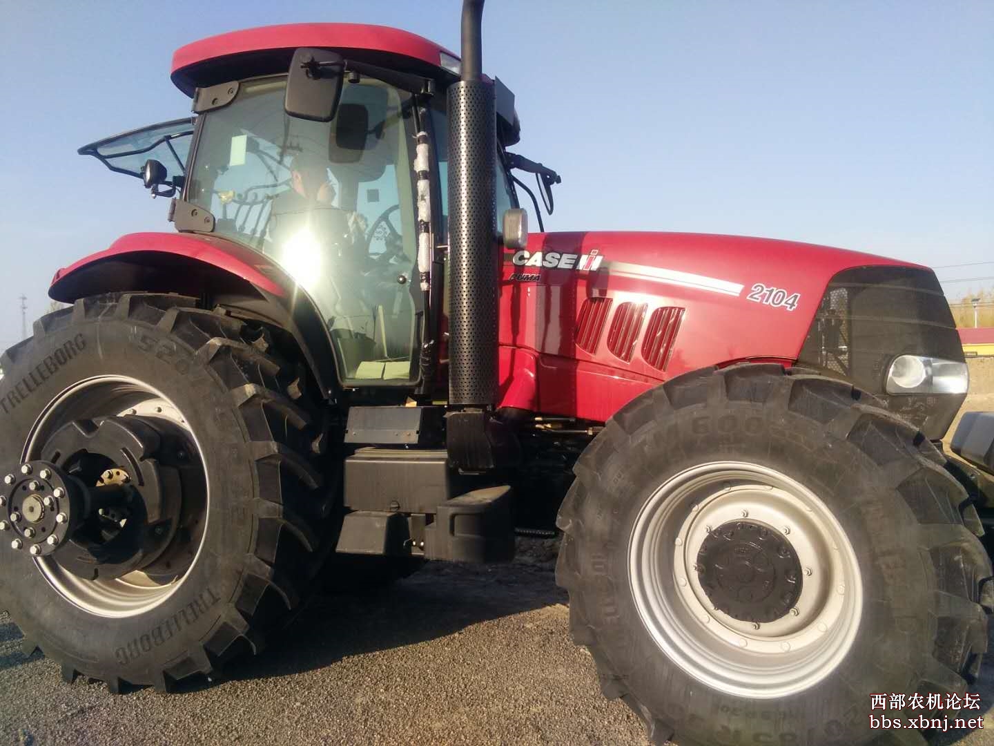 凡在2017年11月30日前购买凯斯2104拖拉机和纽荷兰t2104拖拉机,不仅