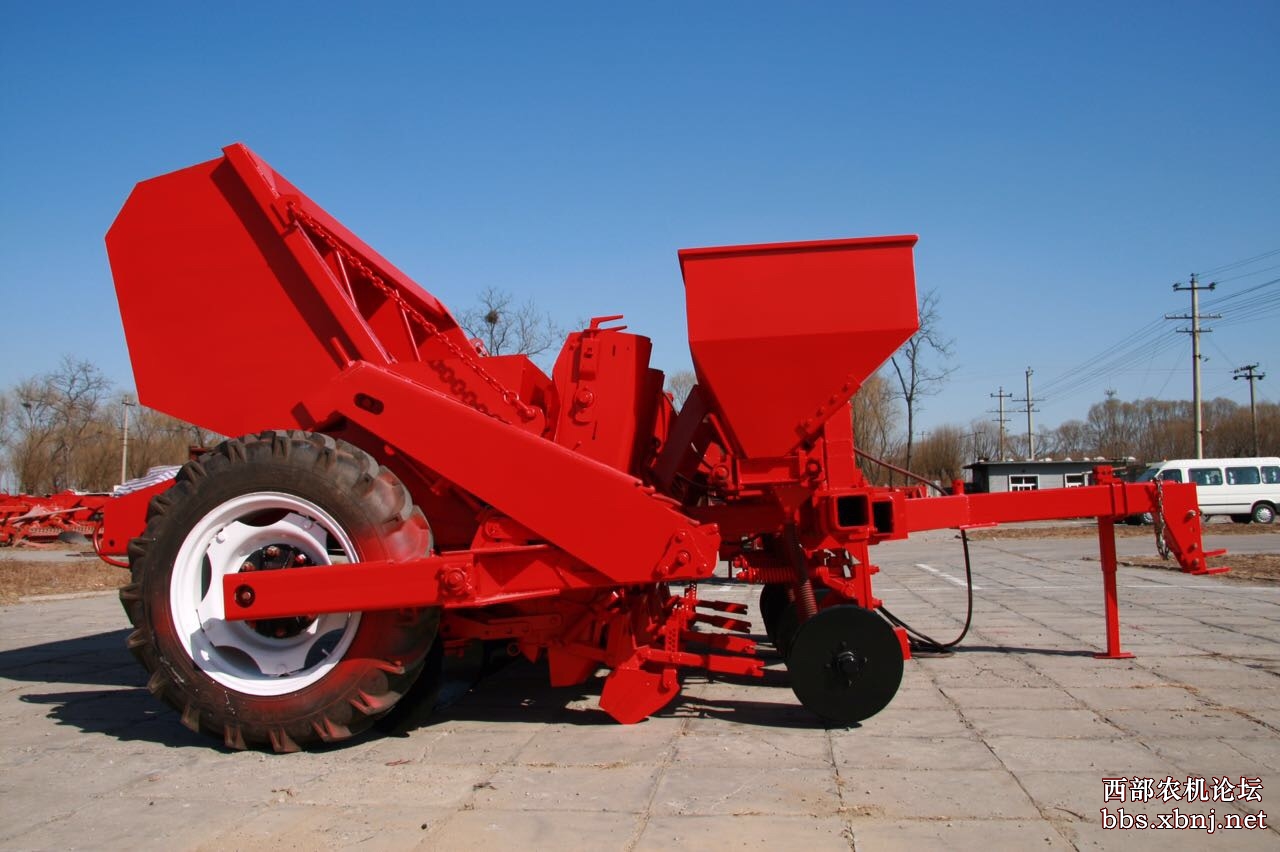 另还有马铃薯分选,拌种设备.提前定货,可享受优惠价!