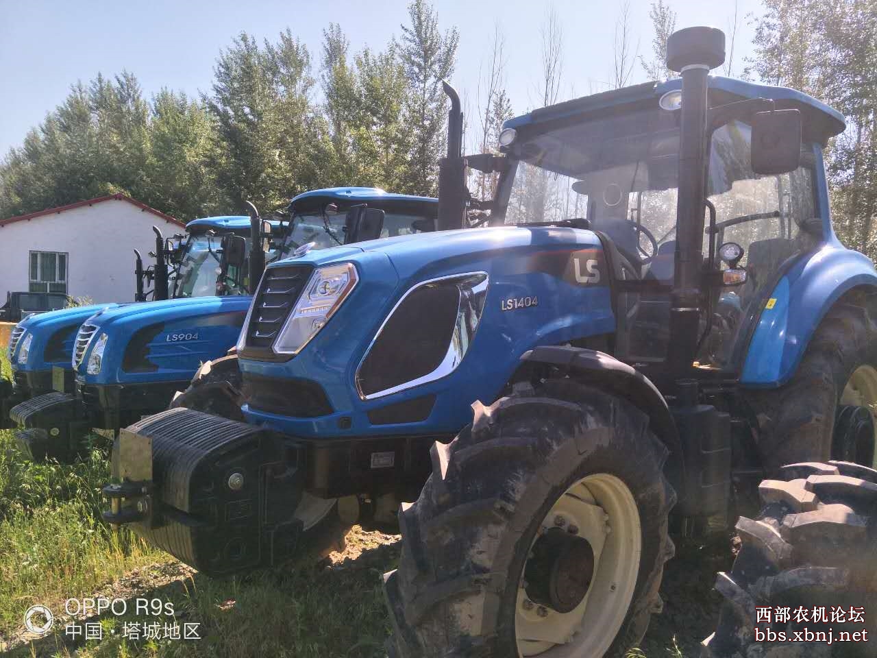 我公司专业销售农牧业机械,包括:约翰迪尔原装进口8320r/8345r拖拉机