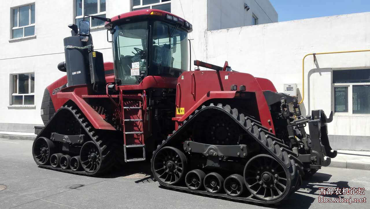 凯斯三角履带拖拉机新货进入新疆市场