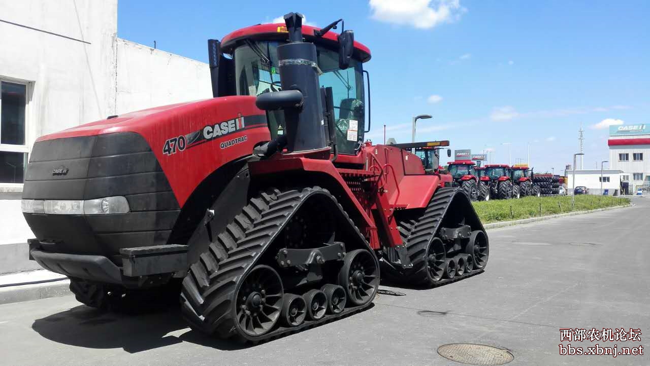 凯斯三角履带拖拉机新货进入新疆市场