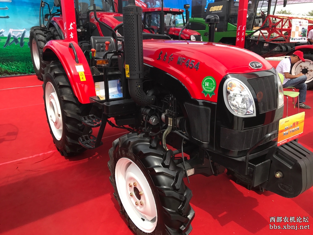 东方红lx2604和le2804现身2017新疆农机展!