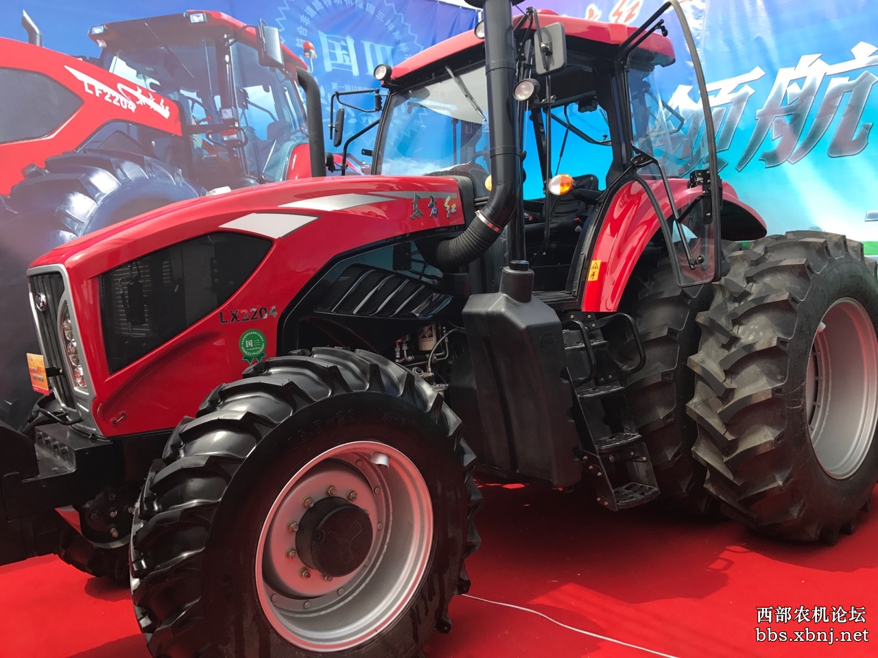 东方红lx2604和le2804现身2017新疆农机展!