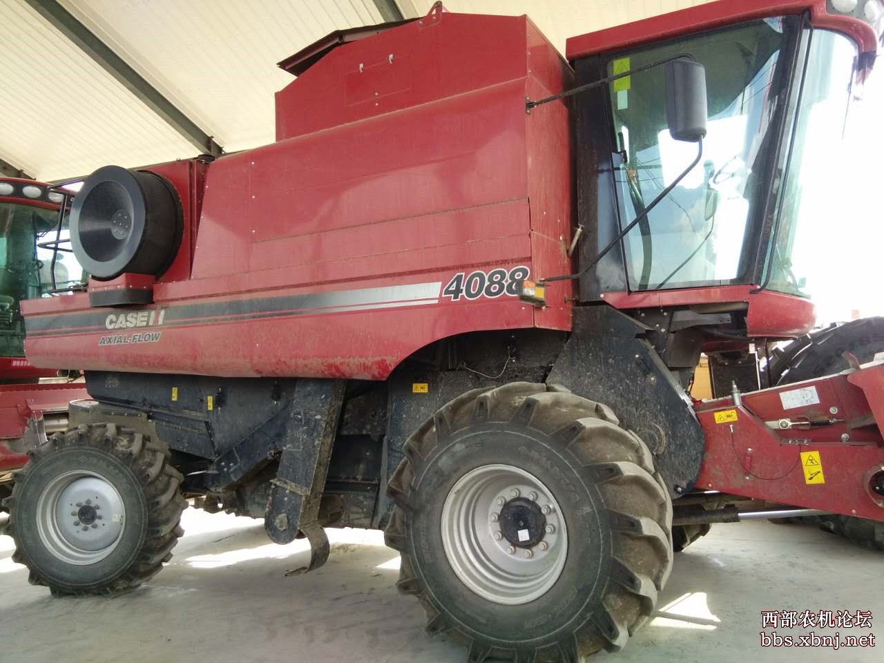 捡漏啦九成新的凯斯4088收割机2654拖拉机低价出售