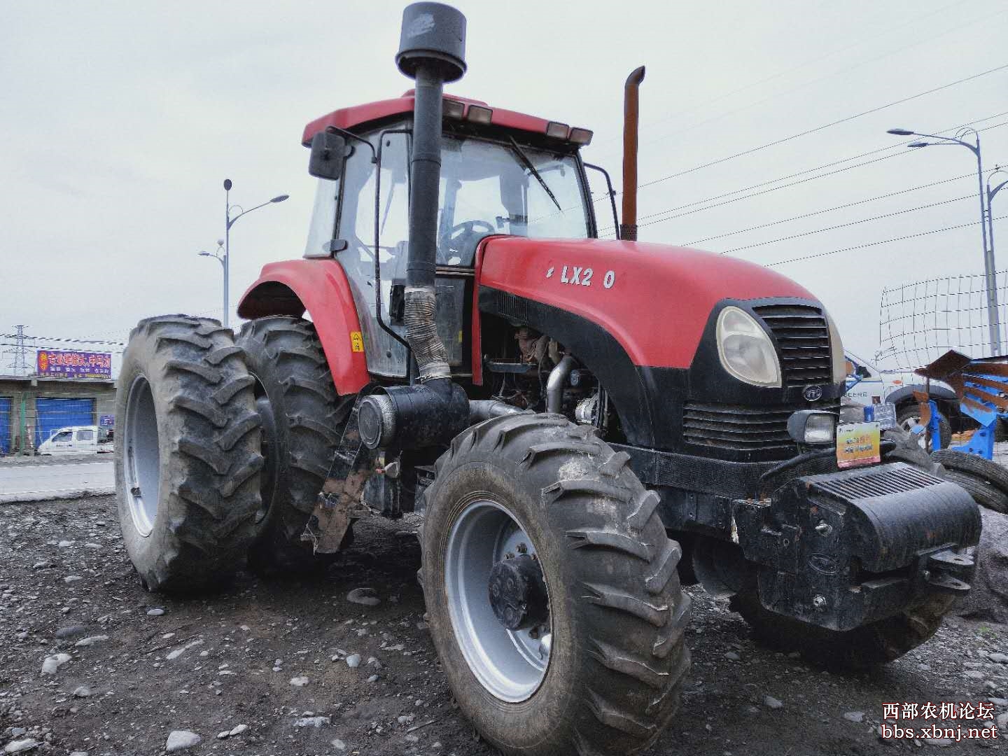 揮淚出售2016年的東方紅2204拖拉機