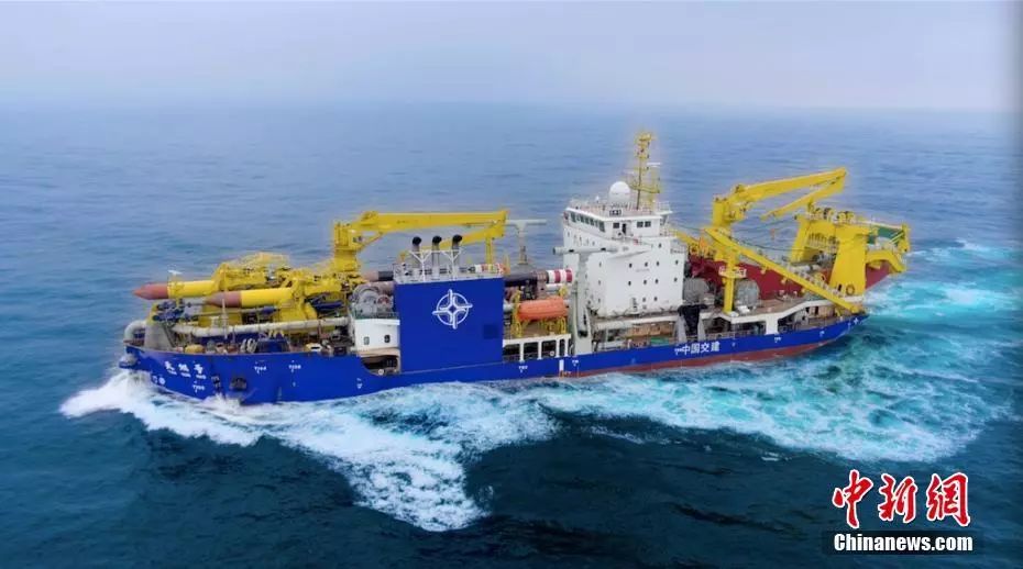 "宇宙号"总长400米,船宽58.6米,最大载重量19.