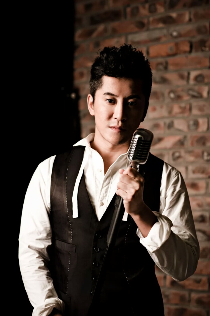 宏邦百香果携手中国好声音著名歌手李丹凤向大家拜年啦,祝大家新年